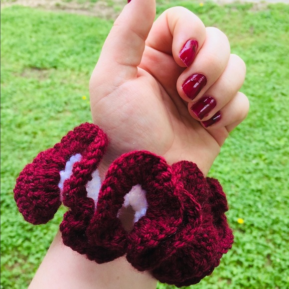 Handmade crocheted scrunchies - Picture 4 of 4